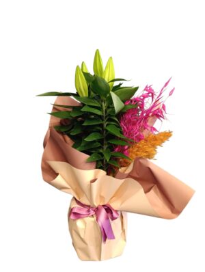 Pembe Pakette Kokulu Lilyum Çiçeği